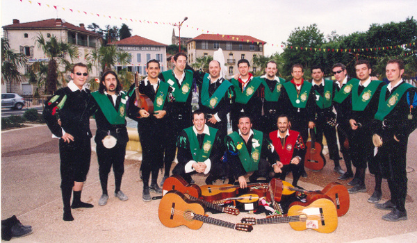 Imagen aparecida en prensa con motivo de la actuación de Martín Mejillón con Tuna Mallorca Universitaria y amigos de Tuna Distrito León en francia, Salis du Salat en su gran celebración homenaje a España. Pudimos compartir un fenomenal fin de semana junto a otros grupos representantes de la cultura de España: Banda de viento, Castellers, Sevillanas, Flamenco y rumbas.